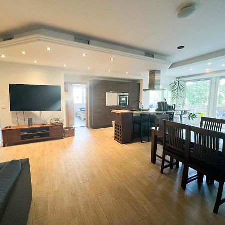 Grosse & Voll Ausgestattete Apartments, Studios, Doppelzimmer, Workspace, Parkplatz, Netflix, Prime & Schnelles Wifi In Ruhiger Lage Mit Garten Rudolstadt Luaran gambar
