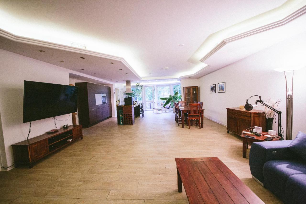 Grosse & Voll Ausgestattete Apartments, Studios, Doppelzimmer, Workspace, Parkplatz, Netflix, Prime & Schnelles Wifi In Ruhiger Lage Mit Garten Rudolstadt Luaran gambar