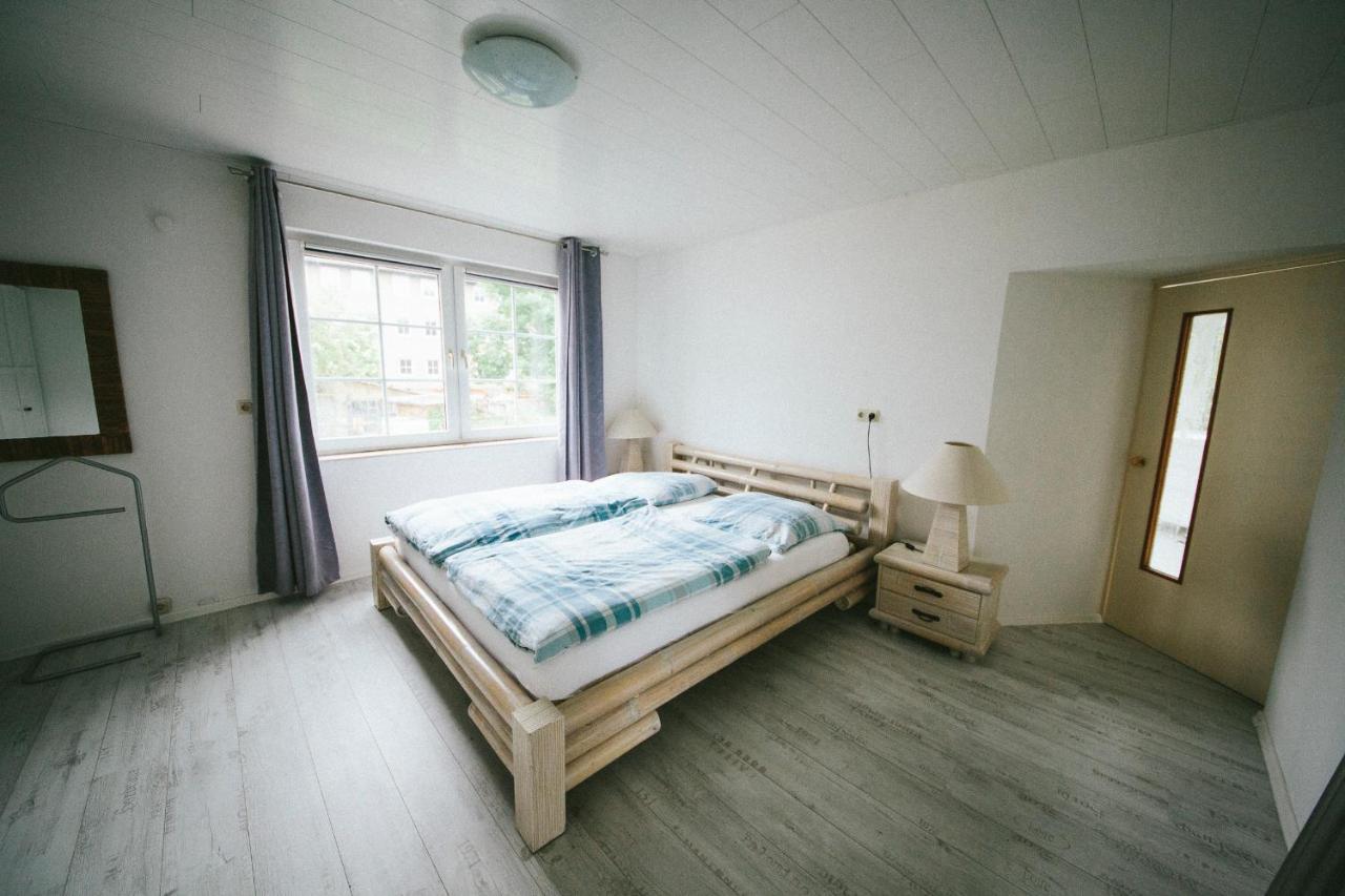Grosse & Voll Ausgestattete Apartments, Studios, Doppelzimmer, Workspace, Parkplatz, Netflix, Prime & Schnelles Wifi In Ruhiger Lage Mit Garten Rudolstadt Luaran gambar