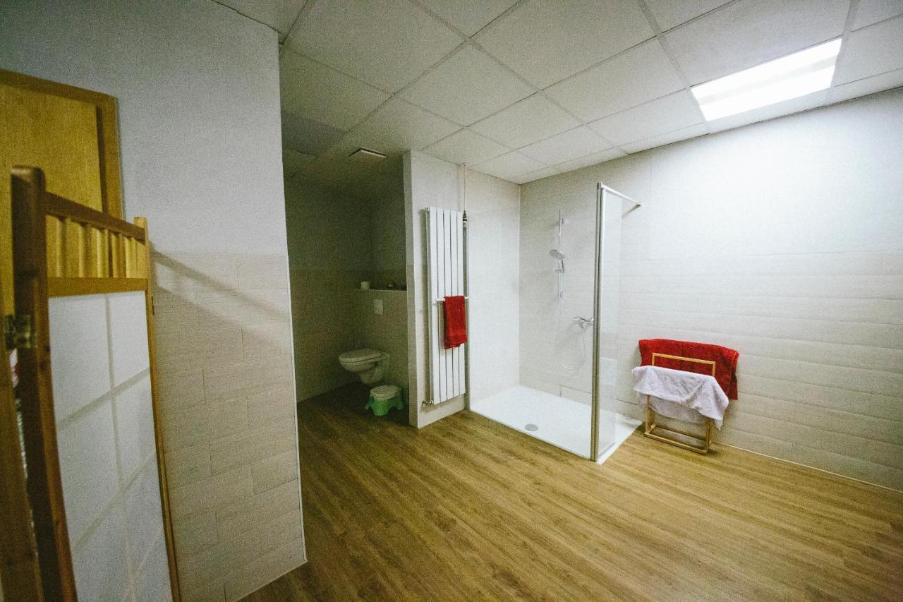 Grosse & Voll Ausgestattete Apartments, Studios, Doppelzimmer, Workspace, Parkplatz, Netflix, Prime & Schnelles Wifi In Ruhiger Lage Mit Garten Rudolstadt Luaran gambar