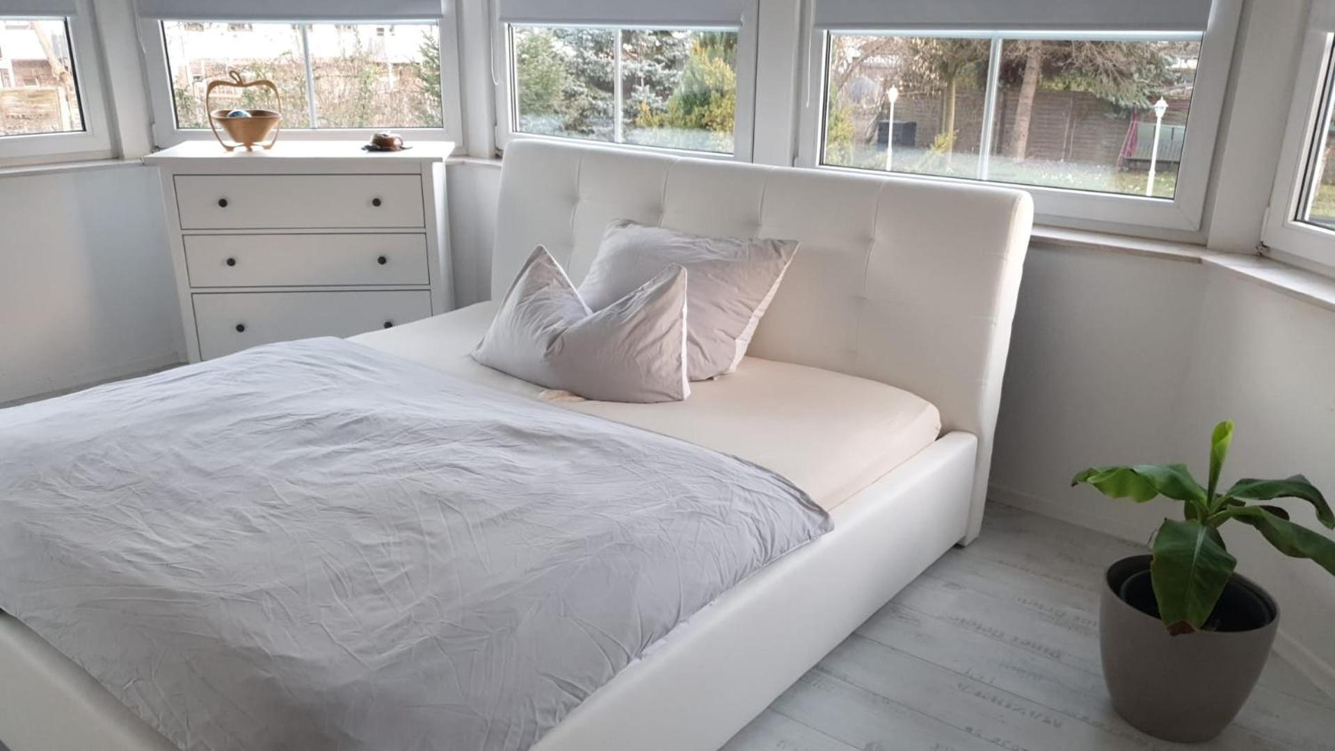 Grosse & Voll Ausgestattete Apartments, Studios, Doppelzimmer, Workspace, Parkplatz, Netflix, Prime & Schnelles Wifi In Ruhiger Lage Mit Garten Rudolstadt Luaran gambar
