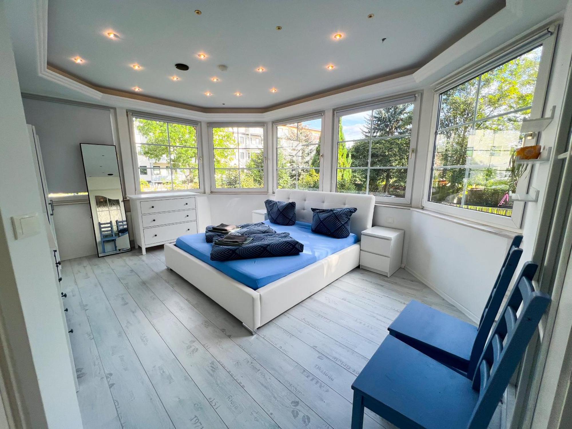 Grosse & Voll Ausgestattete Apartments, Studios, Doppelzimmer, Workspace, Parkplatz, Netflix, Prime & Schnelles Wifi In Ruhiger Lage Mit Garten Rudolstadt Luaran gambar