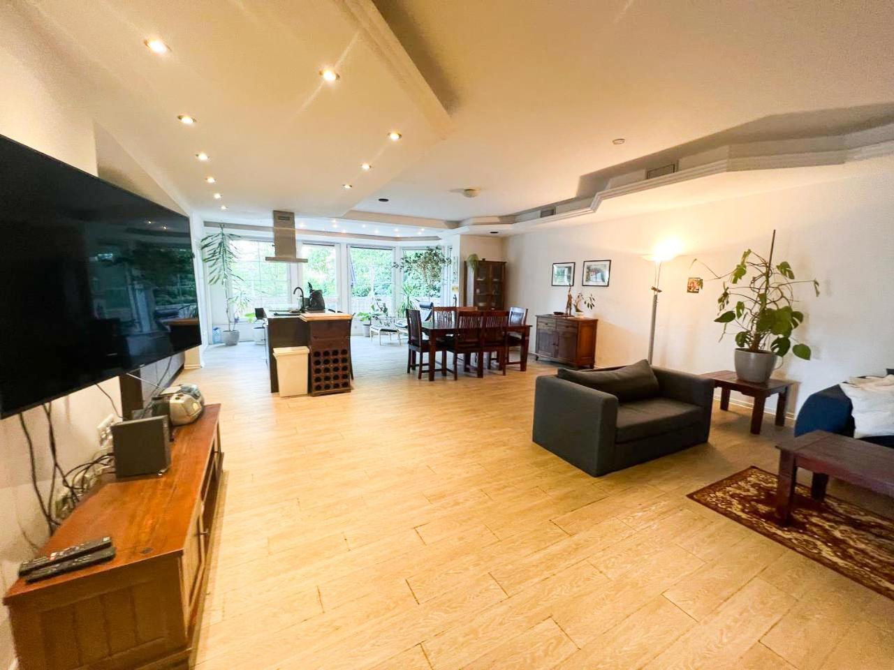 Grosse & Voll Ausgestattete Apartments, Studios, Doppelzimmer, Workspace, Parkplatz, Netflix, Prime & Schnelles Wifi In Ruhiger Lage Mit Garten Rudolstadt Luaran gambar