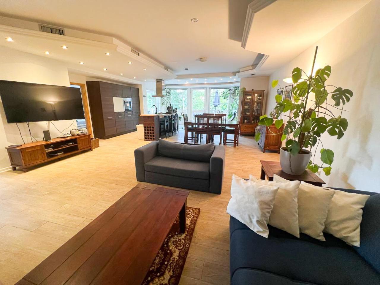 Grosse & Voll Ausgestattete Apartments, Studios, Doppelzimmer, Workspace, Parkplatz, Netflix, Prime & Schnelles Wifi In Ruhiger Lage Mit Garten Rudolstadt Luaran gambar