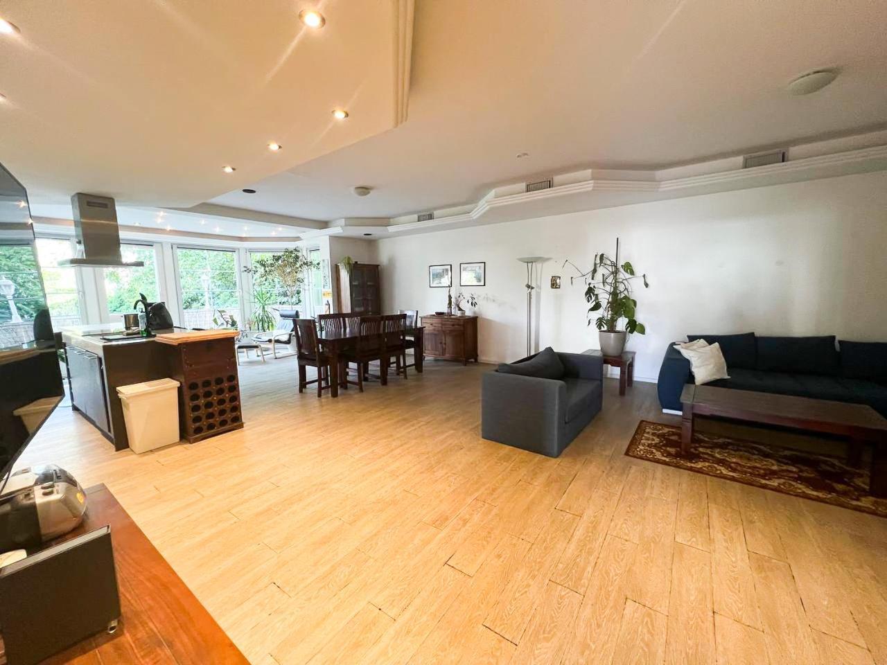 Grosse & Voll Ausgestattete Apartments, Studios, Doppelzimmer, Workspace, Parkplatz, Netflix, Prime & Schnelles Wifi In Ruhiger Lage Mit Garten Rudolstadt Bilik gambar