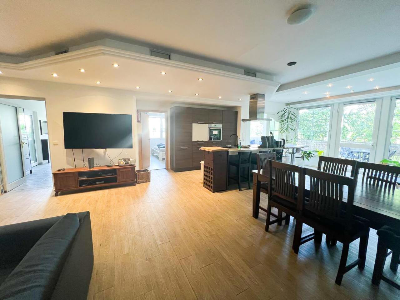 Grosse & Voll Ausgestattete Apartments, Studios, Doppelzimmer, Workspace, Parkplatz, Netflix, Prime & Schnelles Wifi In Ruhiger Lage Mit Garten Rudolstadt Luaran gambar
