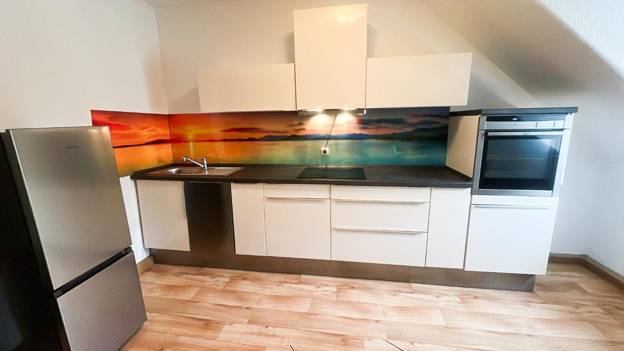 Grosse & Voll Ausgestattete Apartments, Studios, Doppelzimmer, Workspace, Parkplatz, Netflix, Prime & Schnelles Wifi In Ruhiger Lage Mit Garten Rudolstadt Bilik gambar